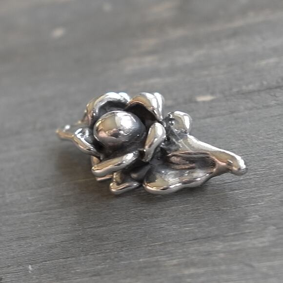 Vintage 925 Sterling Silver Flower Brooch Pin Small 3D Stamped Floral Daisy 3.7g - Picture 3 of 8